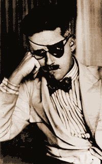 Literary Fun Fact of the Day: James Joyce, AKA the Most Pretentious Human to Ever Exist, had to wear