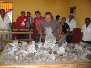 misteriodesconocido:  Meteorito que cayó en Ichmul, Yucatan en México, podria ser basura espacial  La caída del objeto sucedió a las 8:30 de la noche del domingo y provocó que la corriente…  View Post 