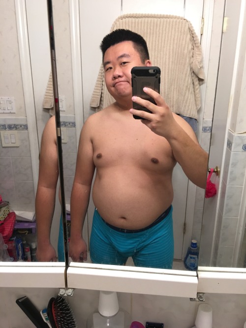 paladin-panda: Trying on some new undies, I think these are too big though. I’m gonna reorder 