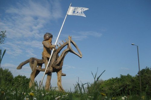 The Arrivall 1471 by Philip Bews This historical sculpture, located in the UK, commemorates those wh