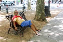 humansofnewyork:    “I downsized my life to one large suitcase, and I’ve been traveling non-stop for seven years. Everyone’s happy. My ex-wife got the real estate. And I got my peace.”(Montevideo, Uruguay)  