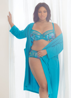 prettyplussize:    AnitaMarshall  