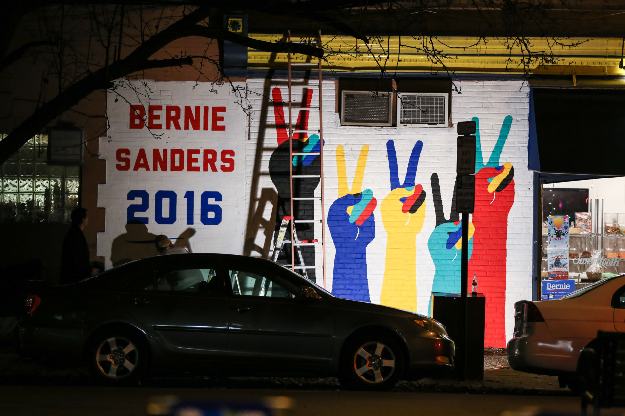 kimreesesdaughter:  restlesscontradiction:  rallyforbernie:  Bernie Sanders murals