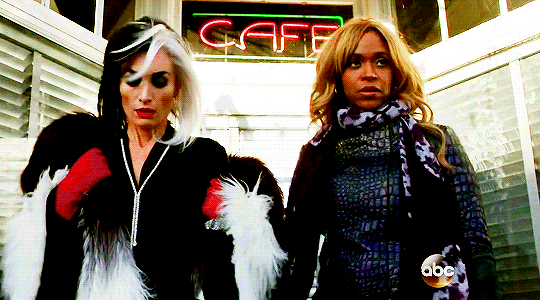 tiaraloveskandlupita:Storybrooke’s new power couple!