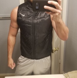 hypertask23:  basketballgearjock:  Nike nylon running vest, champion mesh shorts  Love this dude