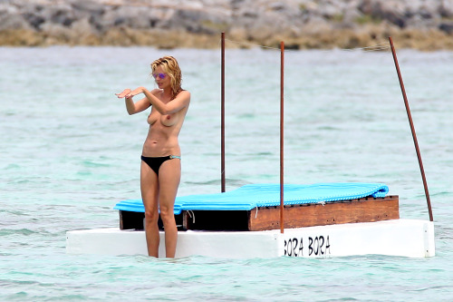 toplessbeachcelebs:  Heidi Klum (Model) topless in Mexico (April 2014) Part 3 
