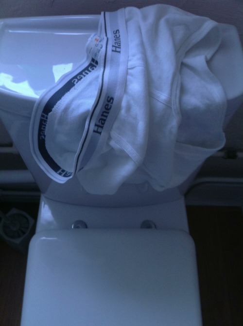 white-briefs-only:I do know if I walked into the restroom and found white Hanes briefs lying there i