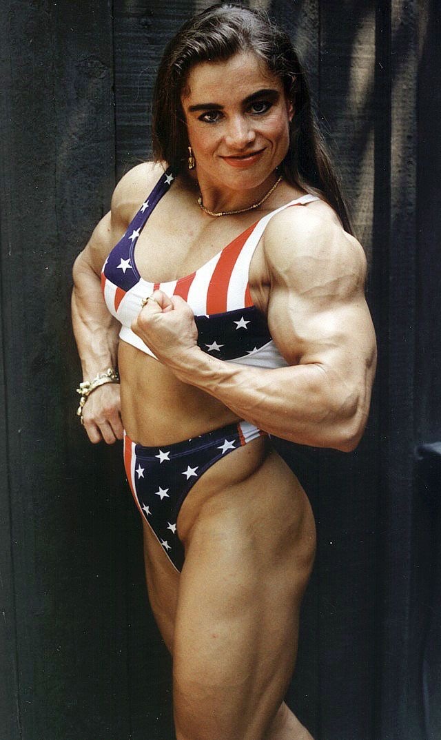 lovemusclewomen:  First fbb I ever got off too. Zuzana Korinkova 🤘🏻❤️😍