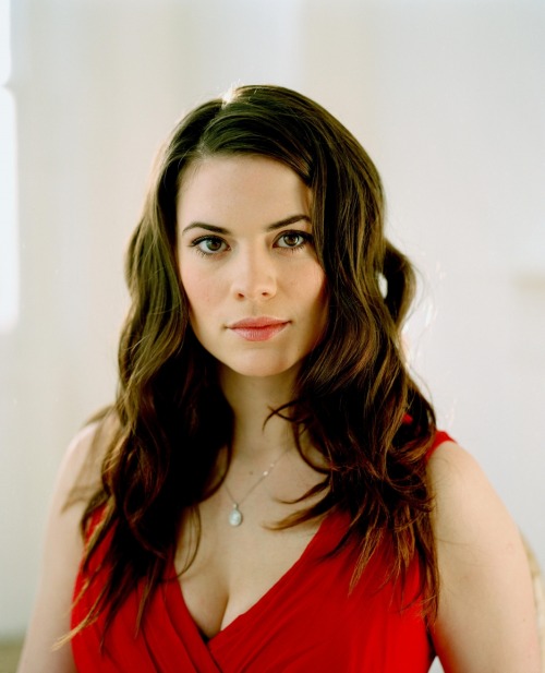 If you haven’t seen Marvel’s Agent Carter… You’re truly missing out on Hayley Atwell. 