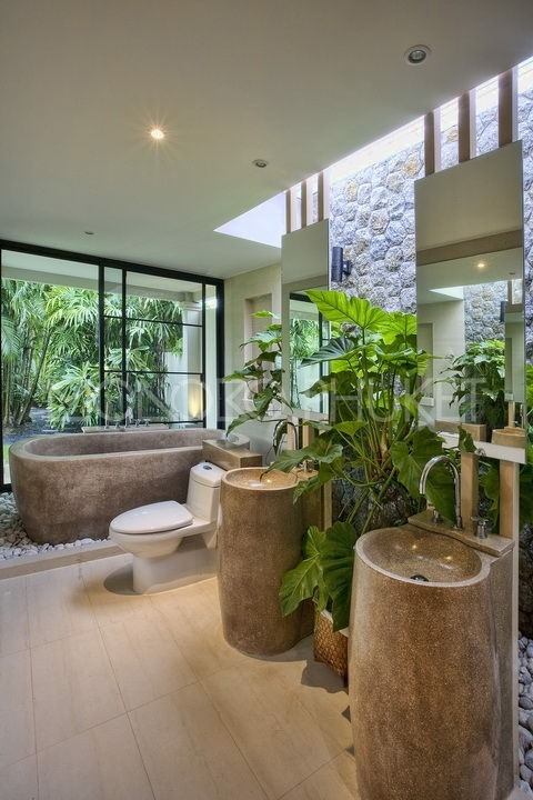 fuckyeahawesomehouses:Tranquil, Tropical Bathrooms