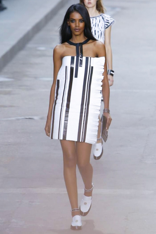 howtobeafuckinglady:  The token blacks @ Chanel Spring/Summer 2015 