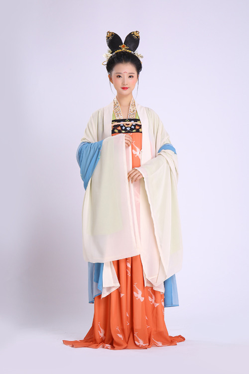 hanfugallery: Traditional Chinese hanfu in Tang dynasty style by 重回汉唐