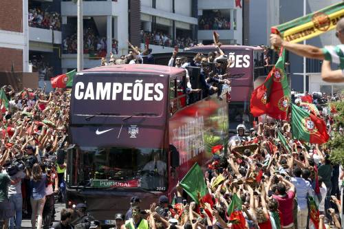 all-about-cr7 - The champions are welcomed in Lisbon, 11.07.16