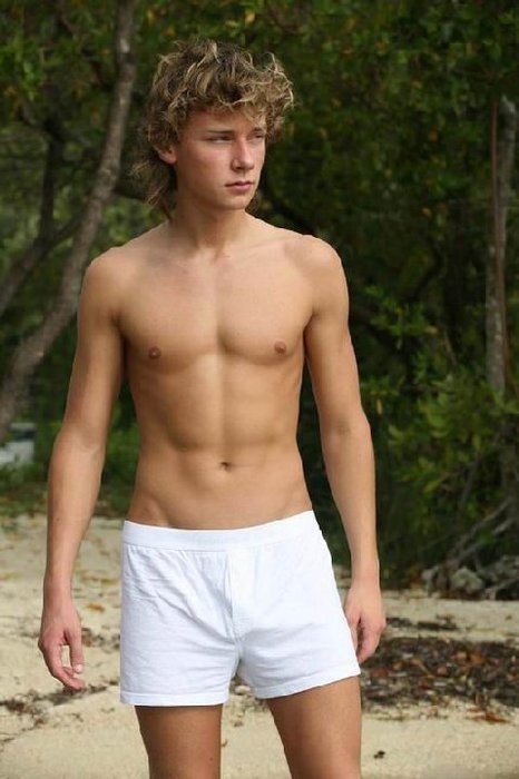 teenboys-shirtless:  http://www.surfxvideos.comhttp://nakedsnapshots.com 