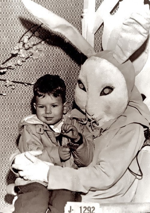 buzzfeed:
“ 19 Vintage Easter Bunny Photos That Will Make Your Skin Crawl
”