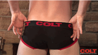 redhotbos:  Roaring fire, Seth Fornea, Seth Fornea’s ass … heaven.
