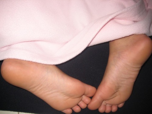 invaderzimgirl1: deliciousdesiresnsfw: succulent, enticing toes, so very arousing… I also know how t