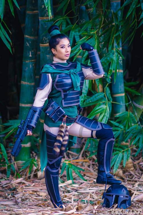 cosplayblog:  Fa Mulan (in Star Wars inspired armor) from Mulan / Star Wars   Cosplayer: Rian Synnth Cosplay [FB | IN]  Photographer: York In A Box [TW | FB | IN]    