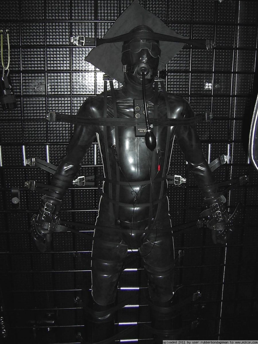 dropitin:gummigimp: Vertical rubber bondage   Yes heaven