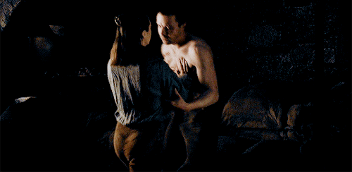 daeneryskairipa:2x02 // 8x02