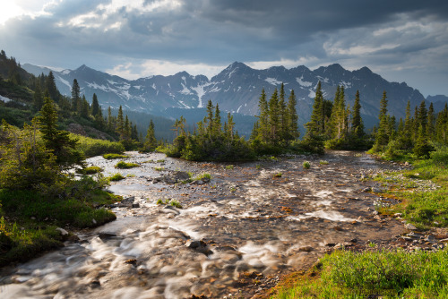 oneshotolive:  Stream with little islands in the Rocky Mountains, uSA [OC] [1799x1200] 📷: JonathanJessup 