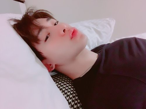 fymonsta-x: @OfficialMonstaX: [#원호] 잘자요오 #말랑말랑[#WONHO] Goodnight #SquishSquish(T/N: 말랑말랑 is an onoma