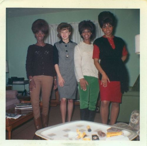 theswinginsixties:The Velvettes, January 1965.