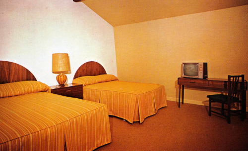 deadmotelsusa:Motel rooms of the 1970′s