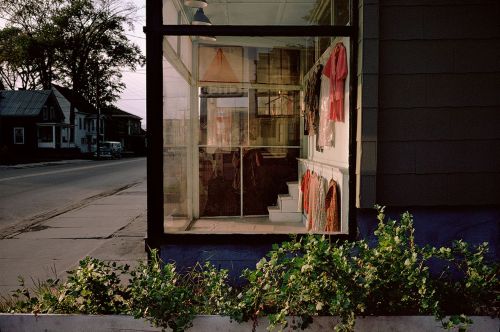 tresmassif:  Unseen images from legendary photographer Stephen Shore. 