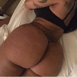 dumptruckthicc:  All that cake