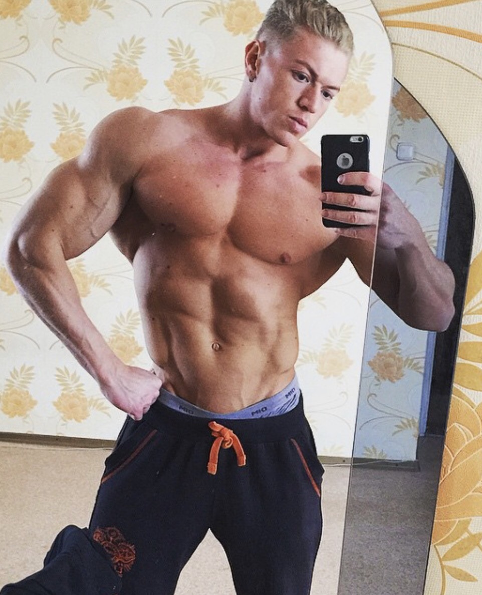 hotsexymenxxx:Nikita Komarov