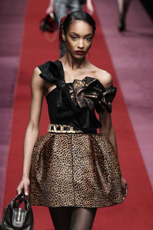 mulberry-cookies:  Jourdan Dunn @ D&G Fall 2009 