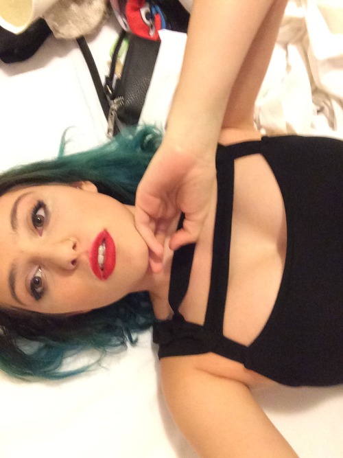 ruthyless:  why thank u yes I do look magnificent tonight