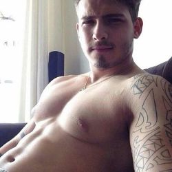 vergasgrandes:  Chico sexys no crees quieres ver mas fotos vista http://bigcockselfie.info  #gay #video #muscle #gym