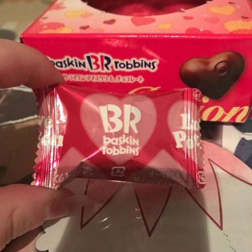 This is a really adorable snack! It’s Baskin Robins Love Potion #31 chocolate. It comes in a cute pi