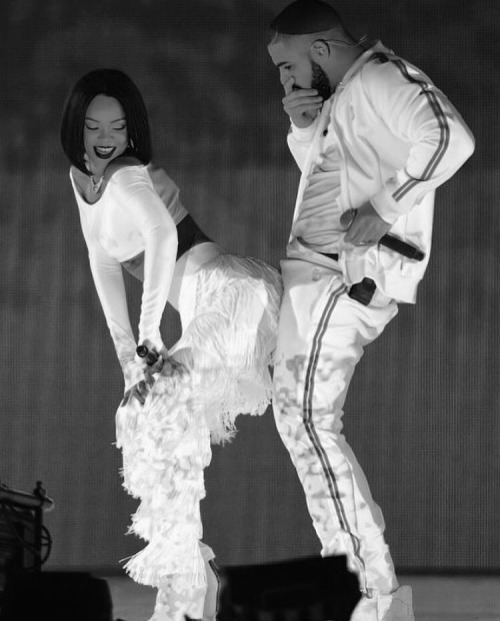 Rihanna & Drake Perform “Work”-2016 Brit Awards 1966mag.com