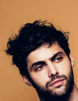 joecolliers: Matthew Daddario photographed by Taylor Miller.