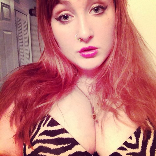 kinkykitfox:  Goin’ to my girlfriend’s play party with my Master ;) also I feel like a megababe  -Kit
