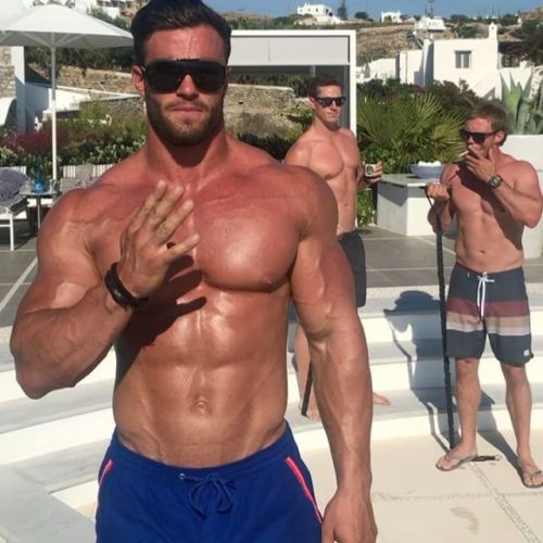 drwannabebigger:Calum Von Moger