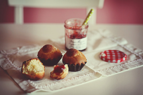 candority:  les brioches d’Angela by AnyDirectFlight on Flickr. 