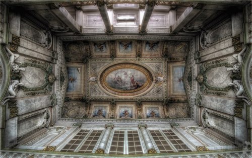 ghostlywatcher:Ceiling in the abandoned Alla Italia, Belgium.