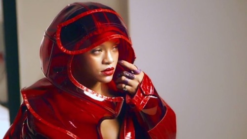 hellyeahrihannafenty: Rihanna for Elle Portugal — FENTY BEAUTY on the face.