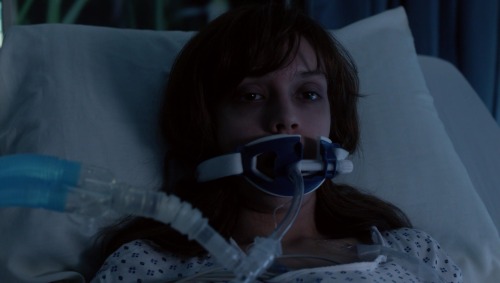 Bates Motel - Emma in hospital 