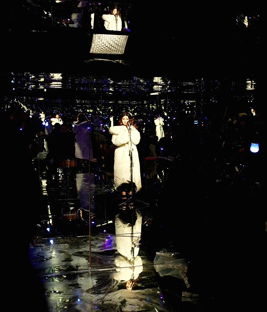 iheartmarinadiamandis:  Behind-the-scenes.  