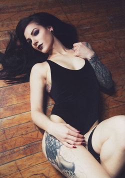 tattooedwomenarebeautiful:  Modèle: Stevie Kay