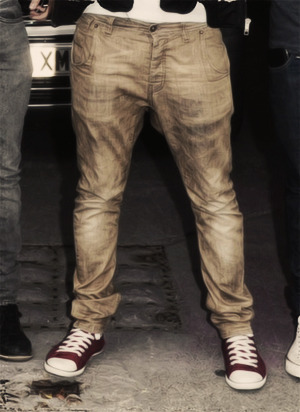  damn bby how far can you spread dem legs 