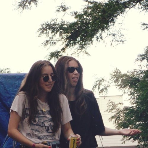haimtheblog:champagnealexis: i wish i could put “is really good at spotting the haim sisters at fest