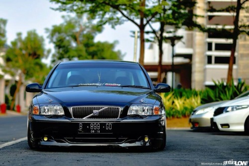 ipdvolvo:  thatyellowvolvoguy:  swedmet:  Hendrik Abenk’s sexy S80 from Indonesia.  Gorgeous!  Whoa