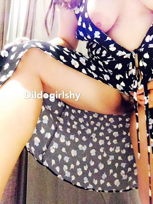 dildogirlshy: 是個襯衫控，自己穿或別人穿都愛。 —— Totally a shirtaholic(?), would love to wear yours on 