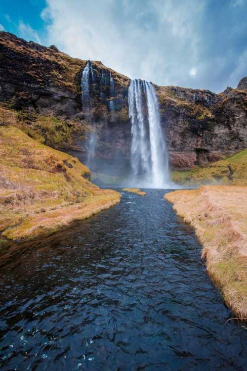 travelgurus:The Falling Beauty by Robert Davies at Seljalandsfoss, IcelandFollow @travelgurus for th